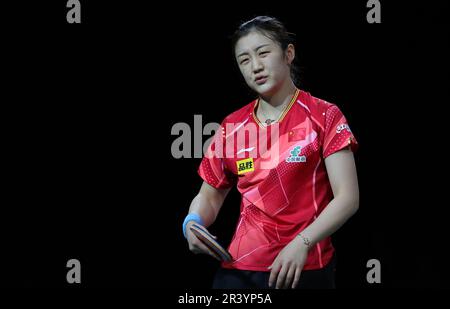 Durban, Südafrika. 25. Mai 2023. Chen Meng aus China reagiert auf das Spiel der Frauen im Einzelspiel 16 gegen Kihara Miyuu aus Japan bei den ITTF Table Tennis World Championships Finals 2023 in Durban, Südafrika, am 25. Mai 2023. Kredit: Wang Dongzhen/Xinhua/Alamy Live News Stockfoto