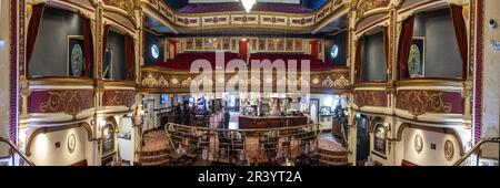 Wetherspoon, Pub, Restaurant, Das Opernhaus, Royal, Tunbridge Wells, Kent, England Stockfoto