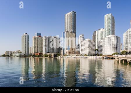 Miami, USA - 5. Dezember 2022. Blick auf die Brickell-Gebäude in Miami Stockfoto