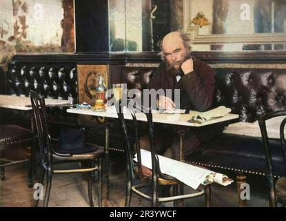 Paul Verlaine dans un Café ein Pariser Foto von Paul Dornac 1892. Photo Colorié ultérieurement Stockfoto