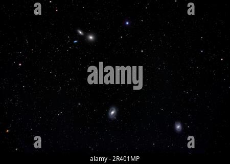 Messier Galaxien M95, M96 und M105 in Leo. Stockfoto
