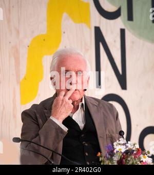 David Dimbleby, erfahrener BBC-Sender, hält auf dem Festival in Charleston einen Vortrag mit dem Titel „Keep Talk: A Broadcasting Life“, dem Titel seiner Memoiren. Stockfoto