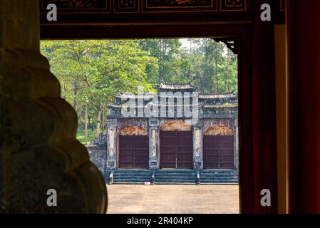 Im Stele House in der Anlage von Minh Mangs Grab, dem zweiten Kaiser der Nguyen-Dynastie, auf dem Mount Cam Ke (Hieu) außerhalb von Hue, Vietnam. Stockfoto