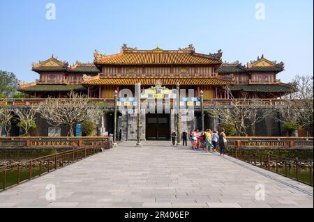 Im Inneren des Meridian-Tors in der historischen Zitadelle von Hue, der antiken kaiserlichen Stadt und Hauptstadt von Vietnam. Stockfoto