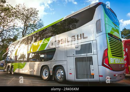 Fahrzeug Marcopolo Paradiso G8 1800 DD Volvo B450R (2022), ausgestellt im Ausstellungspark in der Stadt Londrina, Brasilien. Stockfoto