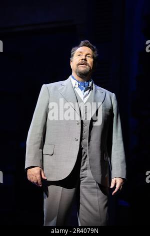 Michael Ball (Sir George Dillingham) in ASPECTS OF LOVE at the Lyric Theatre, London W1 25/05/2023 Music & book von Andrew Lloyd Webber Texte: Don Black & Charles Hart Design: John McFarlane Lightning: Jon Clark Choreographie: Denni Sayers Regisseur: Jonathan Kent Stockfoto