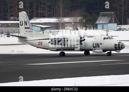 Ein an-30-Überwachungsflugzeug der russischen Luftwaffe, abgebildet in den Farben der Vereinten Nationen. Stockfoto