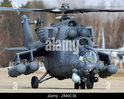 MIL Mi-35M Angriffshubschrauber der russischen Luftwaffe, Kubinka, Russland. Stockfoto