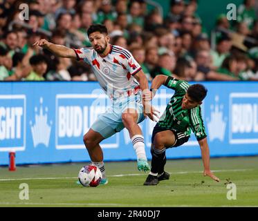 24. Mai 2023: Austin, Texas, USA: Chicago Fire Defender MAURICIO PINEDA (22) schlägt Austin FC Forward RODNEY REDES (11) wegen Besitzes während eines US-amerikanischen Besitzes Open-Cup-Fußballspiel zwischen dem FC Austin und dem Chicago Fire am 24. Mai 2023 in Austin. (Kreditbild: © Scott Coleman/ZUMA Press Wire) NUR REDAKTIONELLE VERWENDUNG! Nicht für den kommerziellen GEBRAUCH! Stockfoto