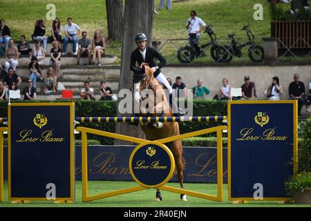 CSIO Roma 2023, Piazza di Siena, Rom, Italien, Mai 25 2023. Reitspringwettbewerb Tab A gegen die Uhr, Pieter Devos (BEL) springt. Foto: Fabio Pagani/Alamy Live News Stockfoto