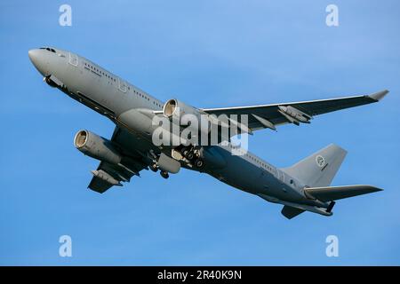 NATO A330 Multirole Tanker startet, Dresden, Deutschland. Stockfoto