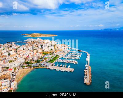 Agios Nikolaos Hafen aus der Vogelperspektive. Agios, Hagios oder Aghios Nikolaos ist eine Küstenstadt auf der Insel Kreta in Griechenland. Stockfoto