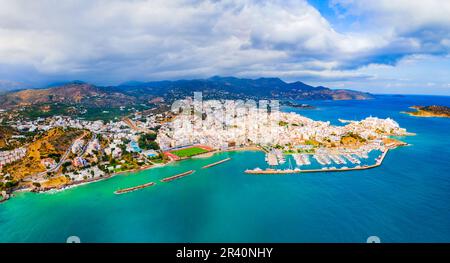 Agios Nikolaos Hafen aus der Vogelperspektive. Agios, Hagios oder Aghios Nikolaos ist eine Küstenstadt auf der Insel Kreta in Griechenland. Stockfoto