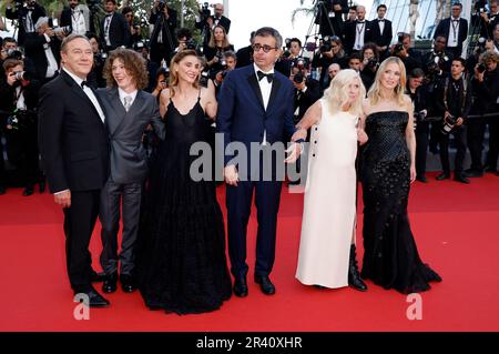 Olivier Rabourdin, Samuel Kircher, Clotilde Courau, sagte Ben Said, Catherine Breillat und Lea Drucker bei der Premiere des Kinofilms "L'été dernier / Last Summer" auf dem Festival de Cannes 2023 / 76. Internationale Filmfestspiele von Cannes im Palais des Festivals. Cannes, 25.05.2023 Stockfoto