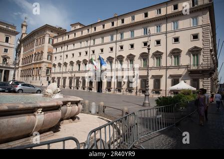 Verschiedene italienische Gebäude in Rom, Italien an einem sonnigen Tag Stockfoto