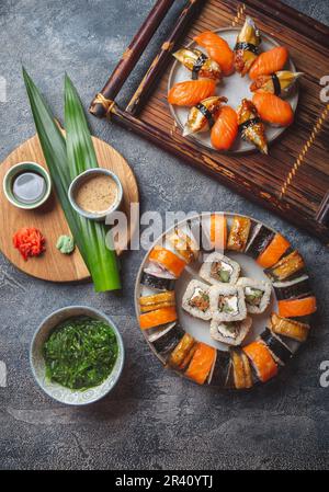Sushi und Brötchen. Japanisch essen. top View Stockfoto