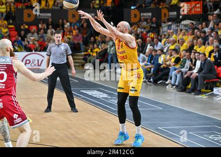 Pierre-Antoine Gillet (30) von BCO, das während eines Basketballspiels zwischen den belgischen BC Filou Oostende und den Telenet-Antwerpen-Giants am zweiten Spieltag des Champions Play-off am dienstag, den 23. Mai 2023, im Versluys Dome in Oostende , Belgien, gezeigt wurde. PHOTO SPORTPIX | DAVID CATRY Stockfoto