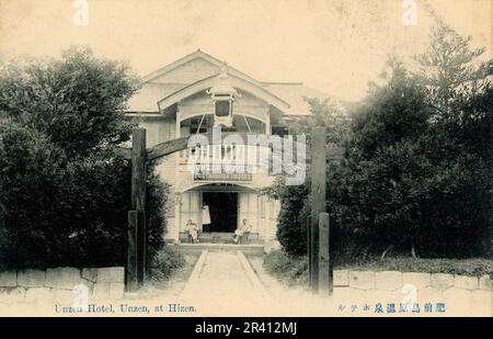 Japanische Szenen von Topographie, Schreinen, Wasserfällen und Straßenszenen im frühen 20. Jahrhundert. Hotels, Vulkane. Stockfoto