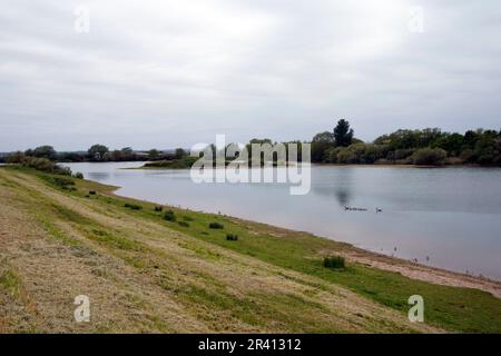 Die Szene im High Eske Nature Reserve, Tickton, East Yorkshire, nachdem zwei Teenager ertrunken sind. Am Mittwochabend wurden vier weitere Menschen aus dem See gerettet. Die Polizei von Humberside sagte, dass die Leichen von zwei Männern - im Alter von 18 und 19 - bis etwa 8,35pm geborgen wurden. Foto: Donnerstag, 25. Mai 2023. Stockfoto