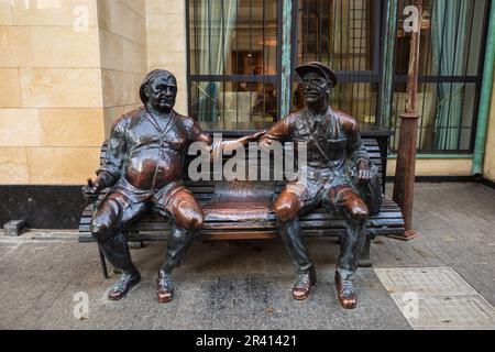 TIFLIS, GEORGIA - Mai 2023 kleine Statue auf der Straße in Tiflis. Hochwertiges Foto Stockfoto