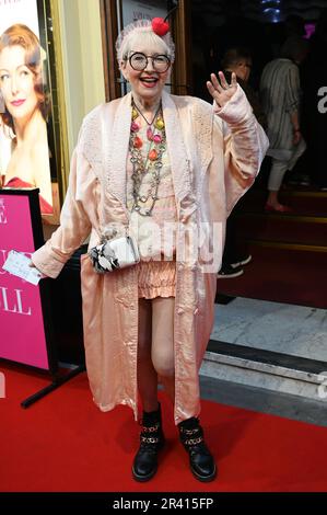 London, England, Großbritannien. 25. Mai 2023. Su Pollard besucht The Opening Night Aspects of Love, Lyric Theatre, London, Großbritannien. Kredit: Siehe Li/Picture Capital/Alamy Live News Stockfoto