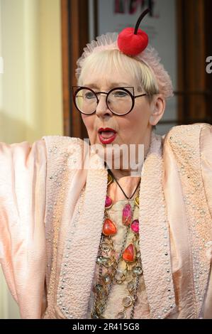 London, England, Großbritannien. 25. Mai 2023. Su Pollard besucht The Opening Night Aspects of Love, Lyric Theatre, London, Großbritannien. Kredit: Siehe Li/Picture Capital/Alamy Live News Stockfoto