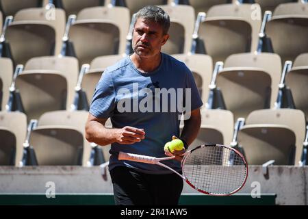 Paris, Frankreich. 25. Mai 2023. Tomasz WIKTOROWSKI während einer Trainingssitzung von Roland-Garros 2023, Grand-Slam-Tennisturnier, Vorschau am 25. Mai 2023 im Roland-Garros-Stadion in Paris, Frankreich - Photo Matthieu Mirville/DPPI Credit: DPPI Media/Alamy Live News Stockfoto