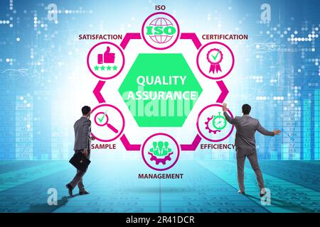 Geschäftsmann im Qualitätssicherungskonzept Stockfoto