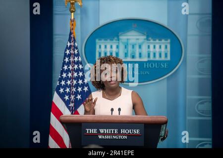 Pressesprecherin Karine Jean-Pierre im Weißen Haus in Washington, DC, hält am Donnerstag, den 25. Mai 2023, eine Pressekonferenz ab. Kredit: Rod Lamkey/CNP Stockfoto