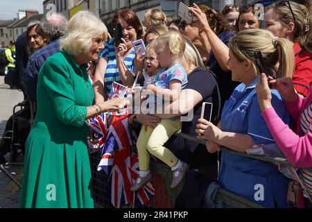 Armagh, Nordirland. 26. Mai 2023. Königin Camilla trifft Mitglieder der Öffentlichkeit während eines Besuchs im Enniskillen Castle, als Teil eines zweitägigen Besuchs in Nordirland. Foto: Donnerstag, 25. Mai 2023. Foto: The Royal Family/Credit: UPI/Alamy Live News Stockfoto