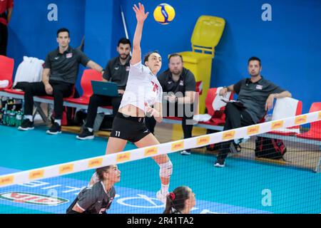 Lanciano, Italien. 23. Mai 2023. Andrea Mitrovic aus Kanada im Palazzetto dello Sport beim DHL Test Match Tournament Frauen-Volleyball zwischen Italien und Kanada in Aktion. Endergebnis: Italien 3:1 Kanada. (Foto: Davide Di Lalla/SOPA Images/Sipa USA) Guthaben: SIPA USA/Alamy Live News Stockfoto