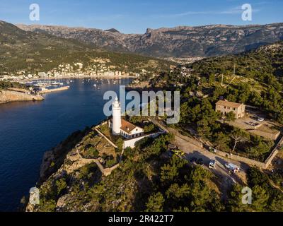 Cap Gros Lighthose und Muleta Shelter, Soller Port, Mallorca, Balearen, Spanien. Stockfoto