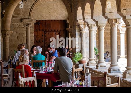 Kreuzgang der ehemaligen Kathedrale von San Vicente, Roda de Isábena, Isábena-Tal, Huesca, Spanien. Stockfoto