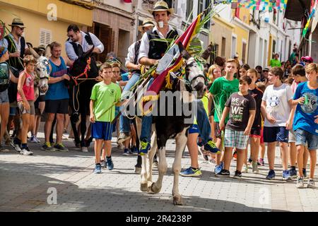 Parodia de Jaleo, Jaleo d'Ases, Fiestas de Sant Bartomeu, Ciutadella, Menorca, Balearen, Spanien. Stockfoto