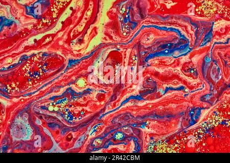 Ölflecken abstrakter Acrylmalerei mit roten gelben, blauen und grauen Farben als Hintergrundelement Stockfoto