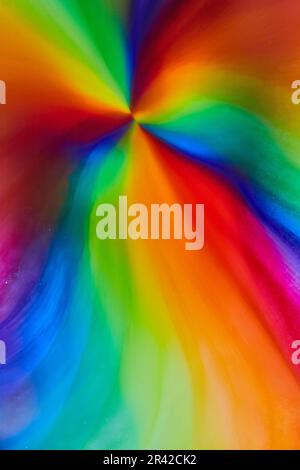 Regenbogen-Krawatte in Hippie-Farben auf abstraktem Hintergrund-Asset Stockfoto