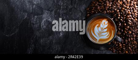 Komposition mit einer Tasse Kaffee. Stockfoto