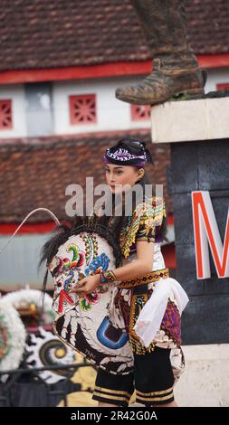 Jaranan Tanz, ein traditioneller Tanz aus Java. Jaranan kommt aus jaran, was Pferd bedeutet Stockfoto