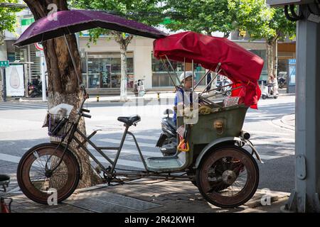 Rikscha auf der Pishi Street, Gusu District, Suzhou, Jiangsu Stockfoto