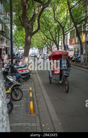 Rikscha auf der Pishi Street, Gusu District, Suzhou, Jiangsu Stockfoto