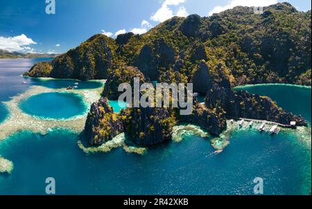 Coron ist die drittgrößte Insel der Calamian Inseln im Norden von Palawan auf den Philippinen. Stockfoto