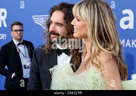 Tom Kaulitz mit Ehefrau Heidi Klum bei der 29. AmfAR Gala Cannes im Rahmen vom Festival de Cannes 2023 / 76. Internationale Filmfestspiele von Cannes im Hôtel du Cap-Eden-Roc. Antibes, 25.05.2023 Stockfoto