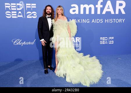 Tom Kaulitz mit Ehefrau Heidi Klum bei der 29. AmfAR Gala Cannes im Rahmen vom Festival de Cannes 2023 / 76. Internationale Filmfestspiele von Cannes im Hôtel du Cap-Eden-Roc. Antibes, 25.05.2023 Stockfoto