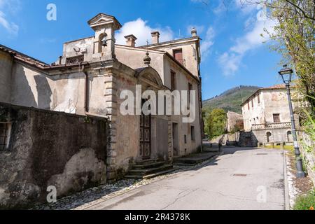 Valsanzibio, Italien-15. April 2023: Blick auf die Stadt Valsanzibio an einem sonnigen Tag Stockfoto