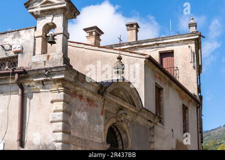 Valsanzibio, Italien-15. April 2023: Blick auf die Stadt Valsanzibio an einem sonnigen Tag Stockfoto