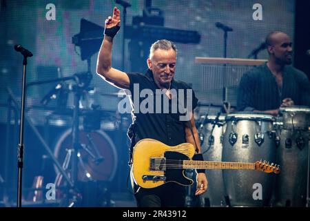 Amsterdam, Niederlande. 25. Mai 2023. Bruce Springsteen tritt zusammen mit der E Street Band in der Johan Cruijff Arena auf einer Tour durch das europäische Stadion The Boss auf. ANP PAUL BERGEN netherlands Out – belgien Out/Alamy Live News Stockfoto