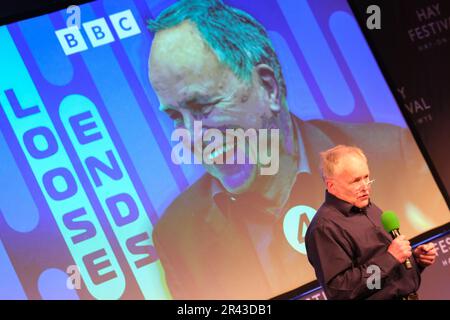 Hay-on-Wye, Herefordshire, UK Donnerstag, 25. Mai 2023, 5pm Veranstaltungsort: Llwyfan Cymru – Wales Stage BBC Radio 4 Lose Ends die Produzenten Clive Anderson und Andrew O'Neill bringen die Unterhaltung und das Lächeln der besten Unterhaltungsshow von Radio 4 zum Hay Festival. Gäste sind Simon Day, Maggie Aderin-Pocock, Joseph Coelho und Dr. Ranj, mit Musik von Panic Shack. Guthaben: Ian Tennant/Alamy Live News Stockfoto