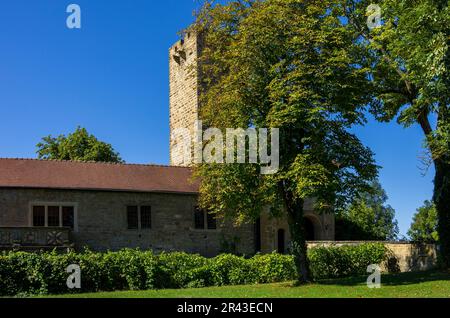 Schloss Ravensburg und Restaurant in Kraichgau bei Sulzfeld, Heilbronn, Baden-Württemberg, Deutschland, vom Innenhof aus gesehen. Stockfoto
