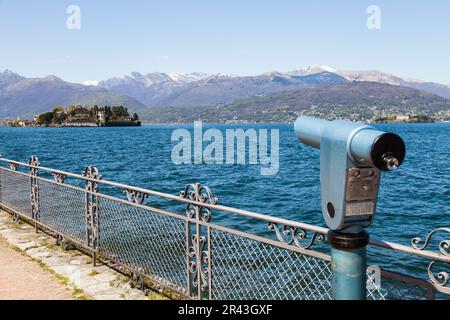 Lago Maggiore, Lago Maggiore, Italien. Blick von der Promenade vor Isola Bella, die schönste der drei Isole Borromee Stockfoto