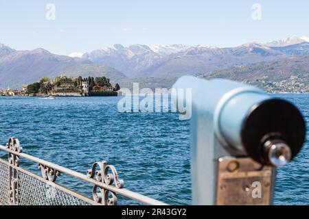 Lago Maggiore, Lago Maggiore, Italien. Blick von der Promenade vor Isola Bella, die schönste der drei Isole Borromee Stockfoto